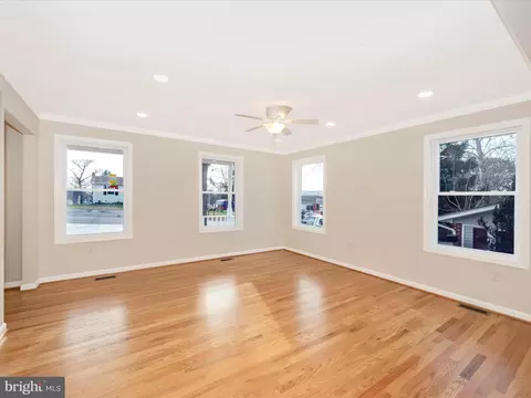 407 E St, Brunswick, MD 21716 photo 4