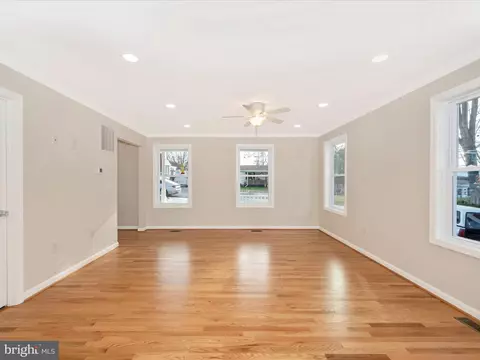 407 E St, Brunswick, MD 21716 photo 5