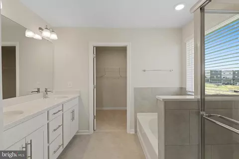 Bath - 444 Tiller St, Frederick, MD 21701 photo 2 of 5