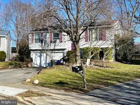 542 Logan St, Frederick, MD 21701 photo 2