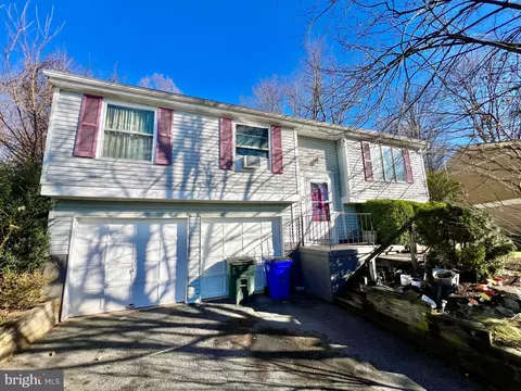 542 Logan St, Frederick, MD 21701 photo 4