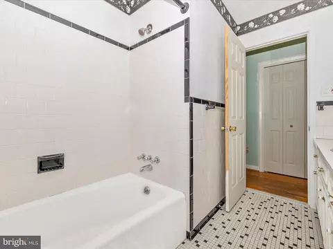 Bath - 283 Wyngate Dr, Frederick, MD 21701 photo 3 of 5