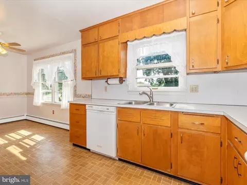 Kitchen - 283 Wyngate Dr, Frederick, MD 21701 photo 4 of 5