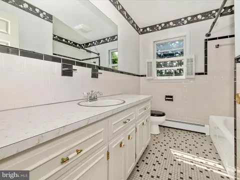 Bath - 283 Wyngate Dr, Frederick, MD 21701 photo 2 of 5