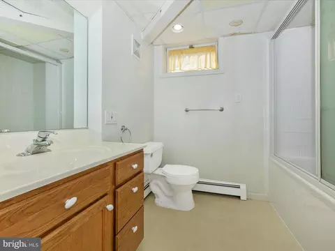 Bath - 283 Wyngate Dr, Frederick, MD 21701 photo 4 of 5