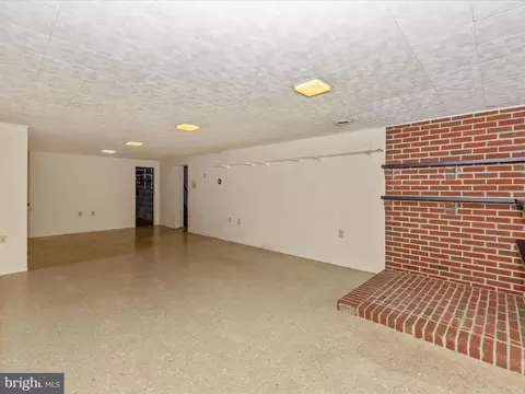 Living - 283 Wyngate Dr, Frederick, MD 21701 photo 4 of 4