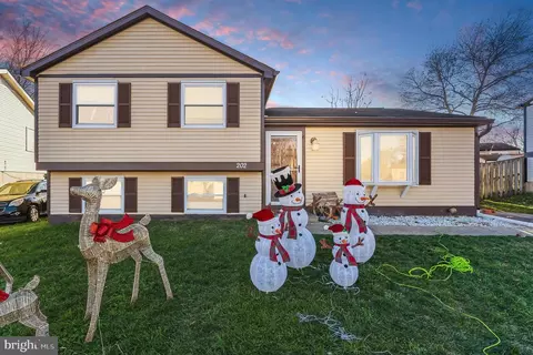 202 Spruce Ct, Frederick, MD 21701 photo 1