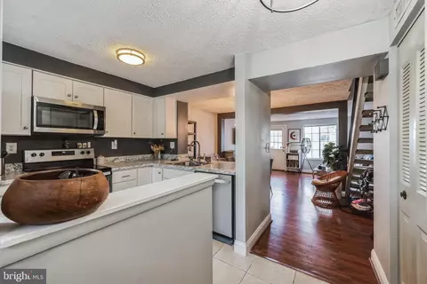 5826 Whitfield Ct, Frederick, MD 21703 photo 3