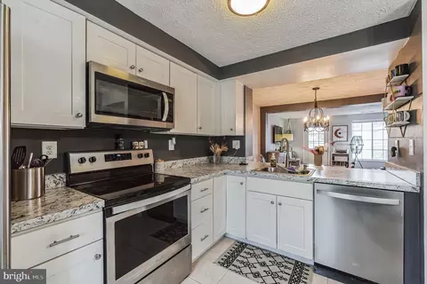 5826 Whitfield Ct, Frederick, MD 21703 photo 4