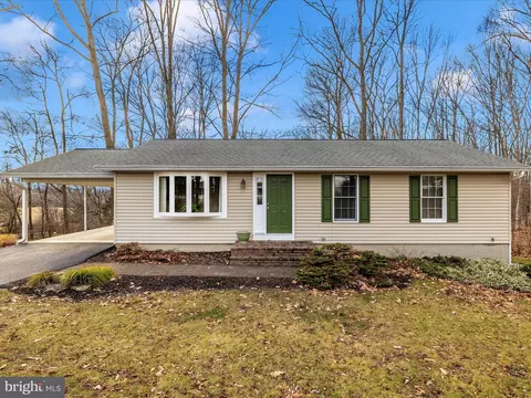 7716 Harvest Hills Ct, Mount Airy, MD 21771