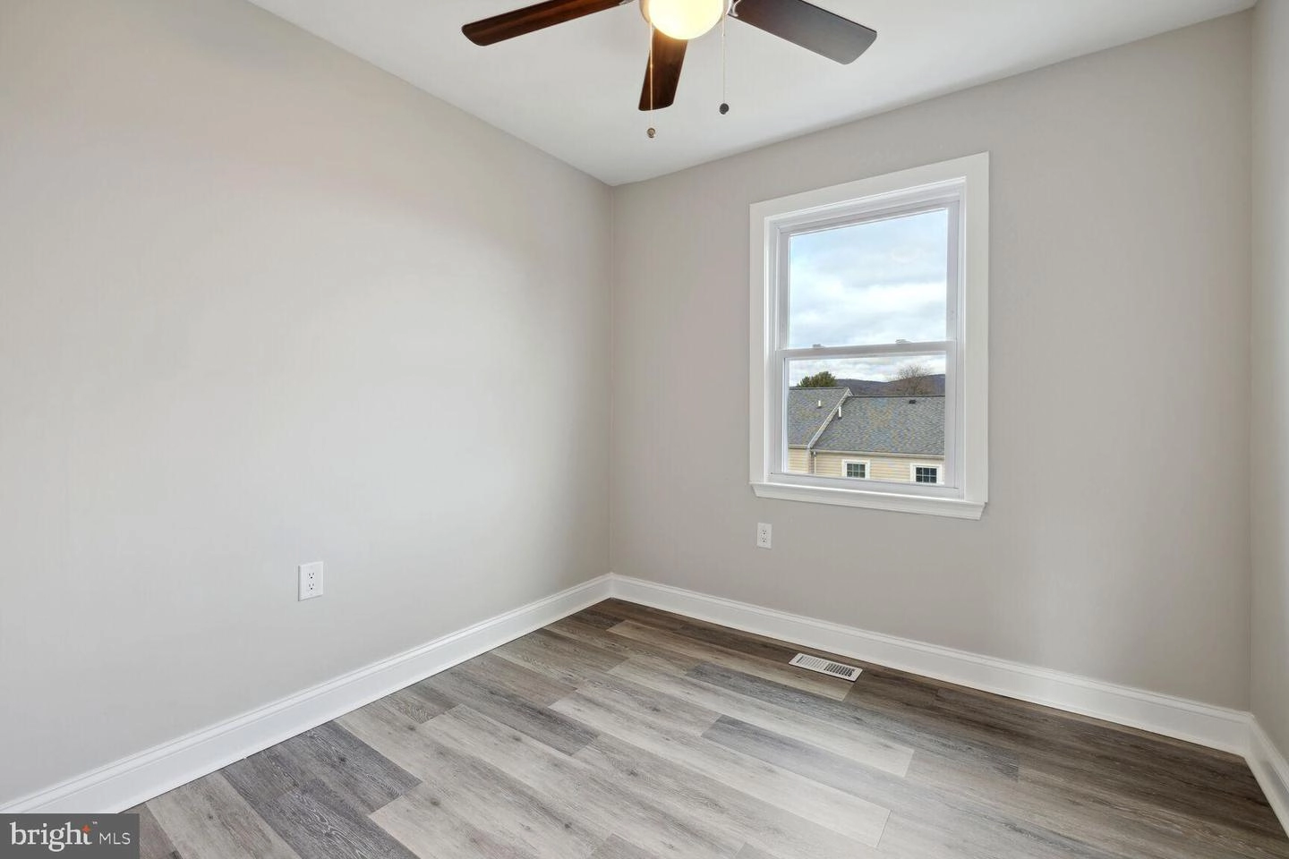 106 Lauren Ct, Frederick, MD 21703 photo 9