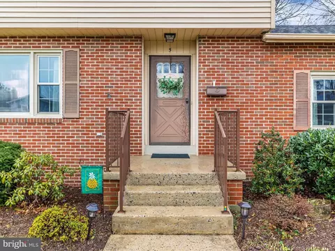 5 Wyn Ct, Frederick, MD 21701 photo 2