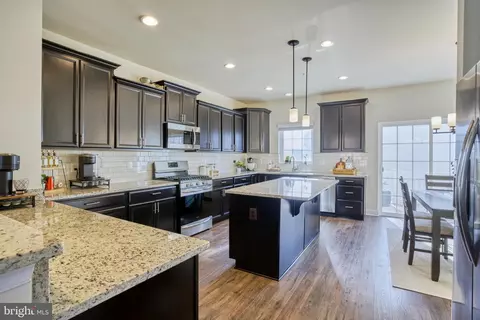 7203 Delegate Pl, Frederick, MD 21703 photo 2