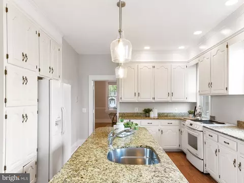 205 Upper College Ter, Frederick, MD 21701 photo 11
