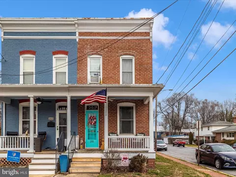 201 Washington St, Frederick, MD 21701 photo 2