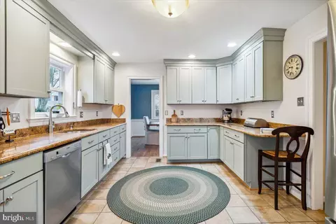 205 Grove Blvd, Frederick, MD 21701 photo 9