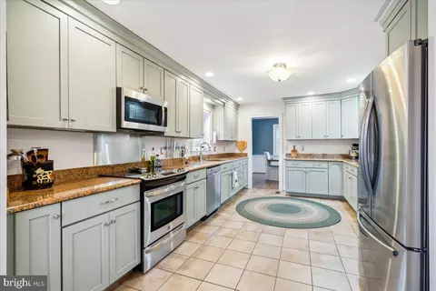 205 Grove Blvd, Frederick, MD 21701 photo 10