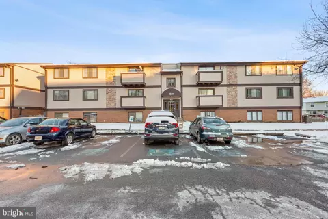 501 D Heather Ridge Dr #8D, Frederick, MD 21702 photo 2