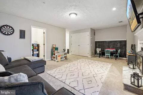 6219 Cliffside Ter, Frederick, MD 21701 photo 3