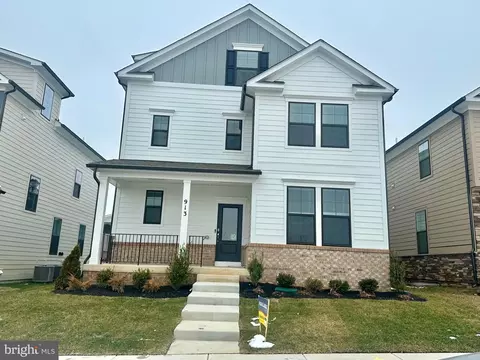 913 Foundry St, Frederick, MD 21701