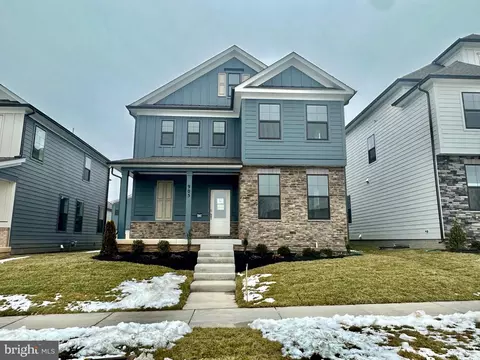 905 Foundry St, Frederick, MD 21701