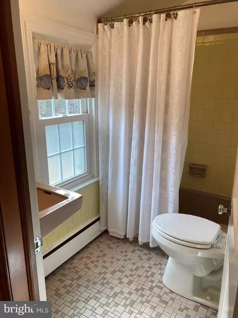 Bath - 626 Lee Pl, Frederick, MD 21702 photo 1 of 1