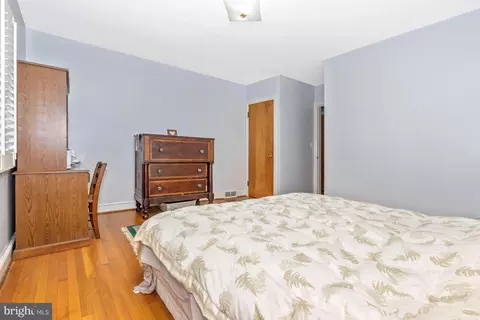 Bedroom - 6028 Linganore Rd, Frederick, MD 21701 photo 4 of 7