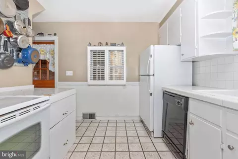 Kitchen - 6028 Linganore Rd, Frederick, MD 21701 photo 4 of 5