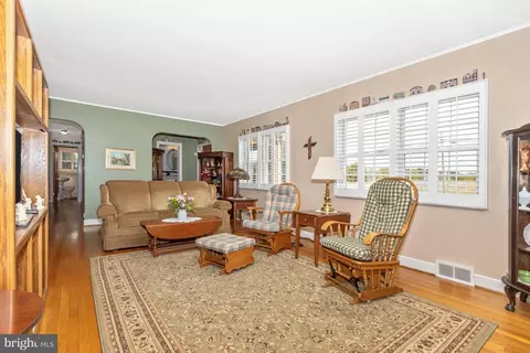Living - 6028 Linganore Rd, Frederick, MD 21701 photo 3 of 5