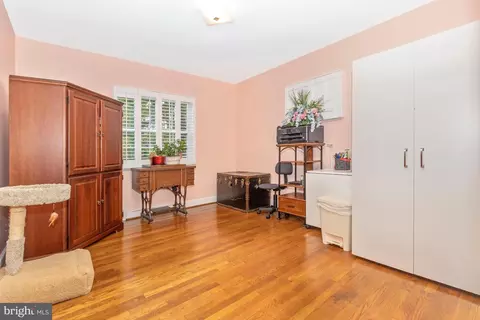 Living - 6028 Linganore Rd, Frederick, MD 21701 photo 5 of 5