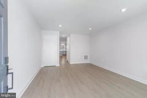 332 Hammersmith Cir, Frederick, MD 21702 photo 3