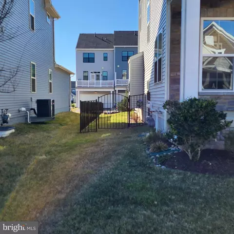 1105 Futurity St, Frederick, MD 21702 photo 2
