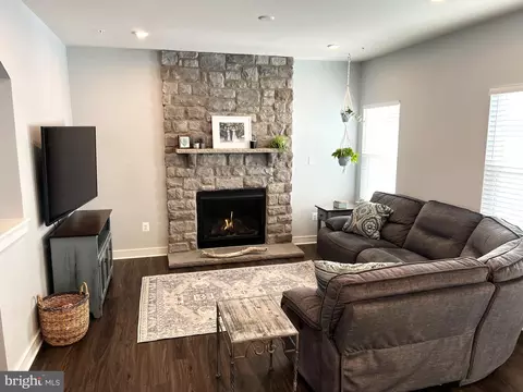 1105 Futurity St, Frederick, MD 21702 photo 3