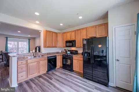 Kitchen - 2004 Spring Run Cir, Frederick, MD 21702 photo 3 of 4