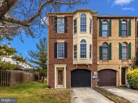 41 Victoria Sq, Frederick, MD 21702