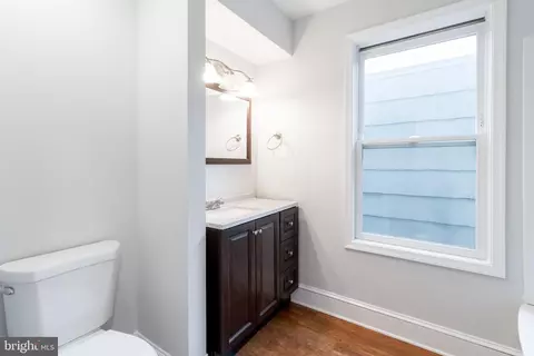 Bath - 27 E 5th St, Frederick, MD 21701 photo 3 of 4