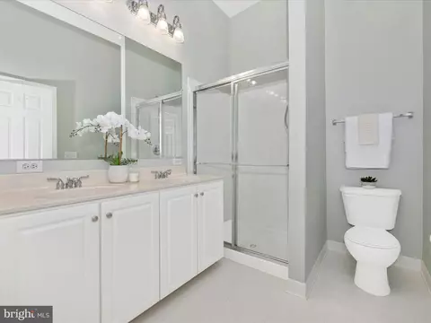Bath - 8805 Lew Wallace Rd, Frederick, MD 21704 photo 4 of 6