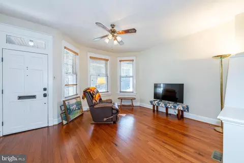 Living - 511 Elm St, Frederick, MD 21701 photo 2 of 3