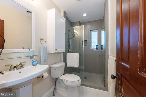 Bath - 511 Elm St, Frederick, MD 21701 photo 2 of 3