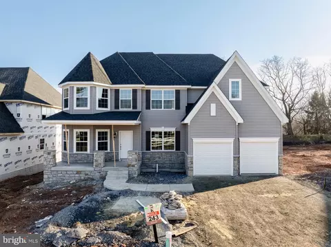 2772 Hillfield Dr, Frederick, MD 21702
