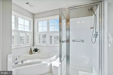 Bath - 2623 Island Grove Blvd, Frederick, MD 21701 photo 2 of 3