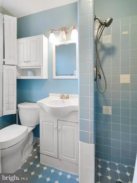 Bath - 135 W 3rd St, Frederick, MD 21701 photo 6 of 10