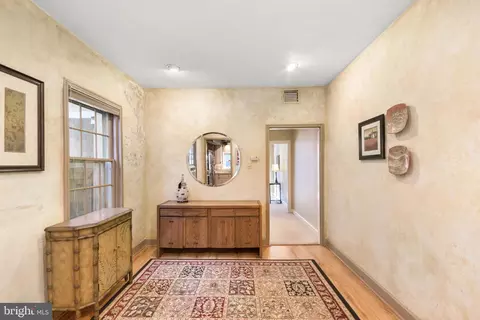 Bath - 135 W 3rd St, Frederick, MD 21701 photo 2 of 10