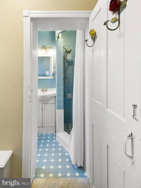 Bath - 135 W 3rd St, Frederick, MD 21701 photo 4 of 10