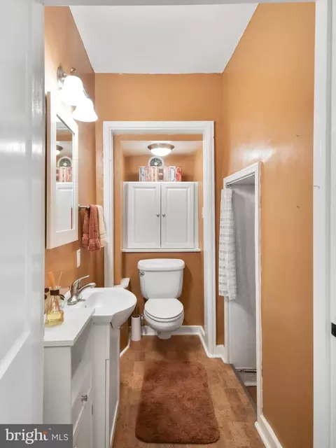 Bath - 135 W 3rd St, Frederick, MD 21701 photo 3 of 10