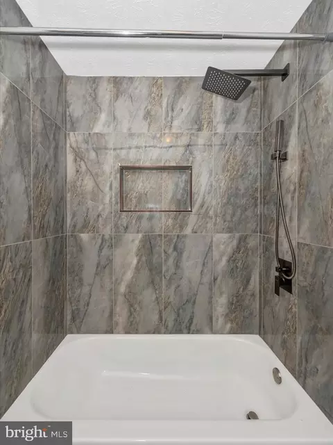 Bath - 500 Boysenberry Ln, Frederick, MD 21703 photo 3 of 3