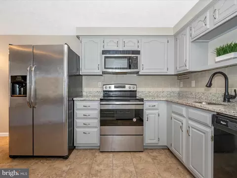 Kitchen - 500 Boysenberry Ln, Frederick, MD 21703 photo 2 of 3