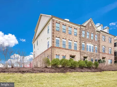 9110 Kenway Ln, Frederick, MD 21704