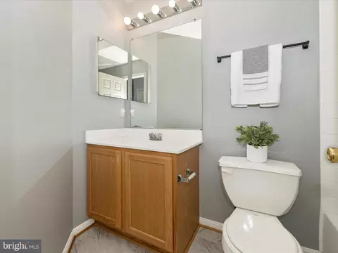 Bath - 521 Sylvan Ct, Frederick, MD 21703 photo 5 of 6