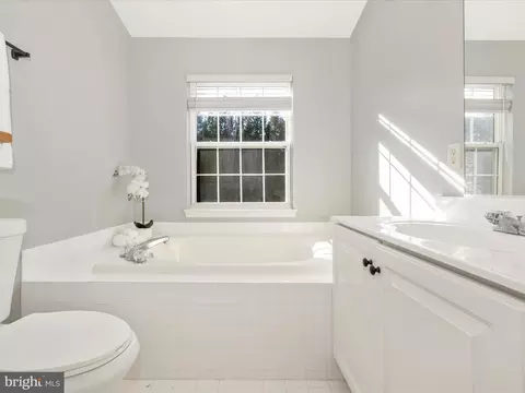 Bath - 521 Sylvan Ct, Frederick, MD 21703 photo 4 of 6